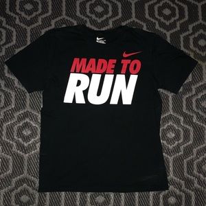 Mens nike made to run tshirt medium